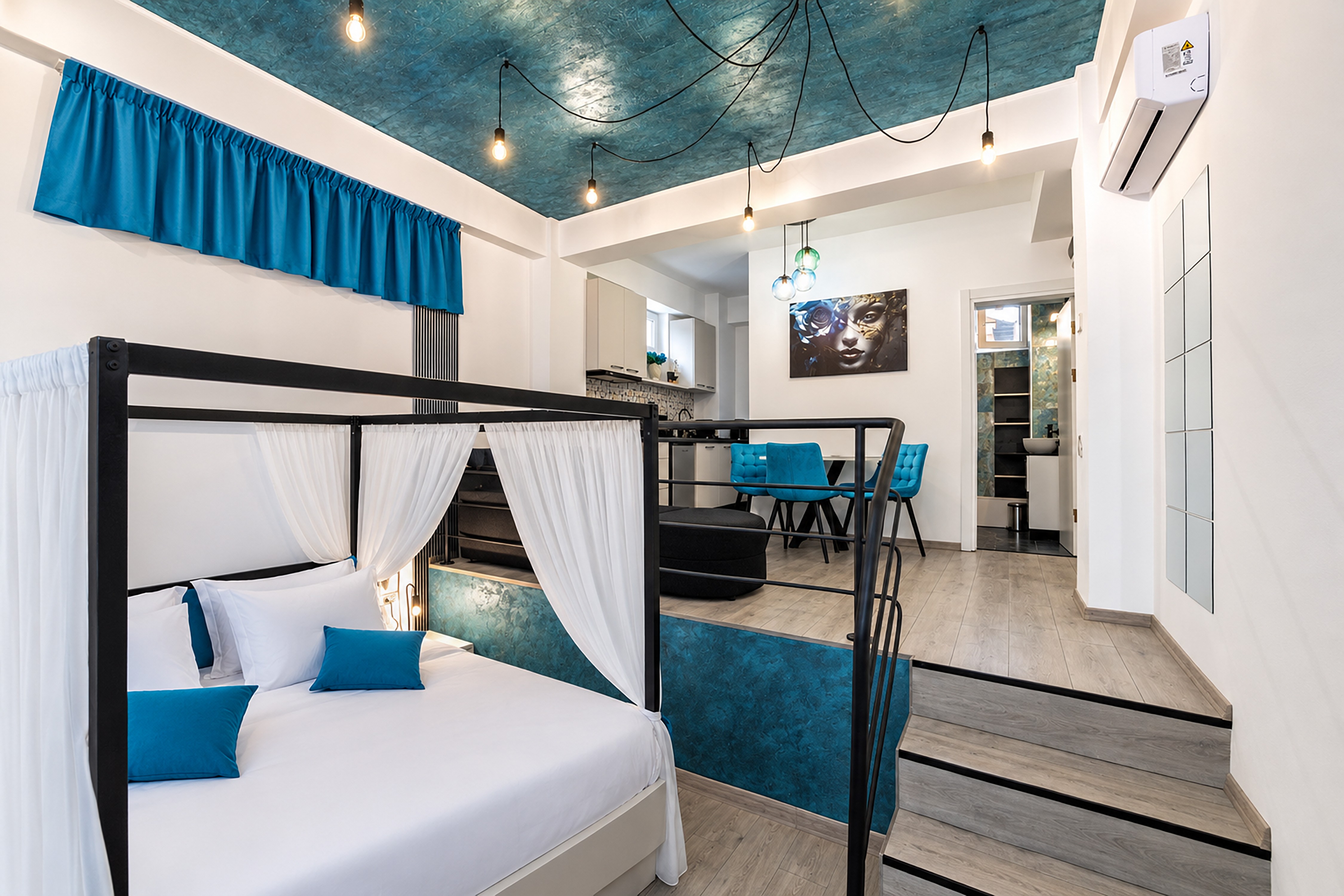 Studio Albastru — Eleganță Azurie interior